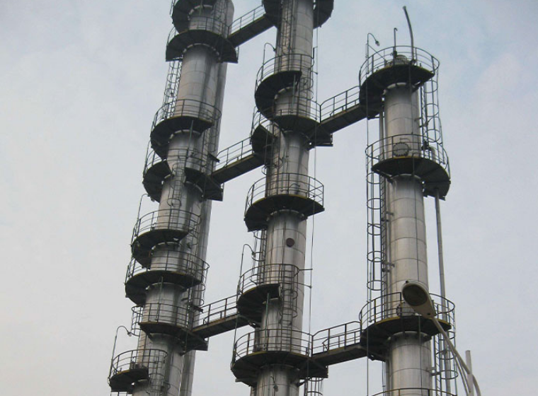 Heat pump-assisted distillation